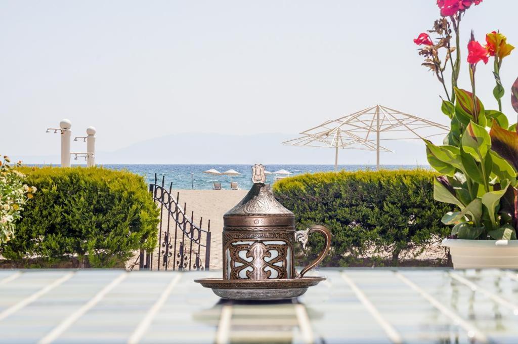 Colophon Beach Otel Гумульдур Экстерьер фото